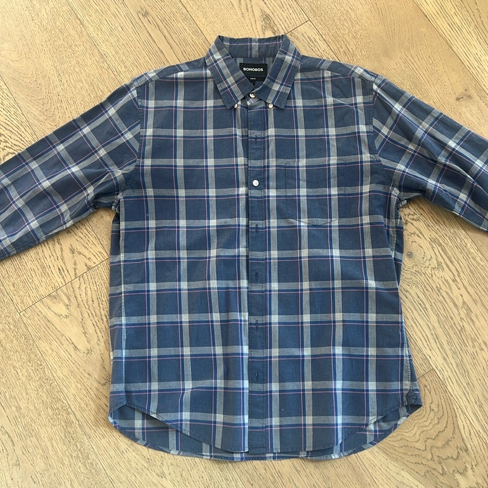 Bonobos slim fit, like new, men’s button down shirt. Size large.